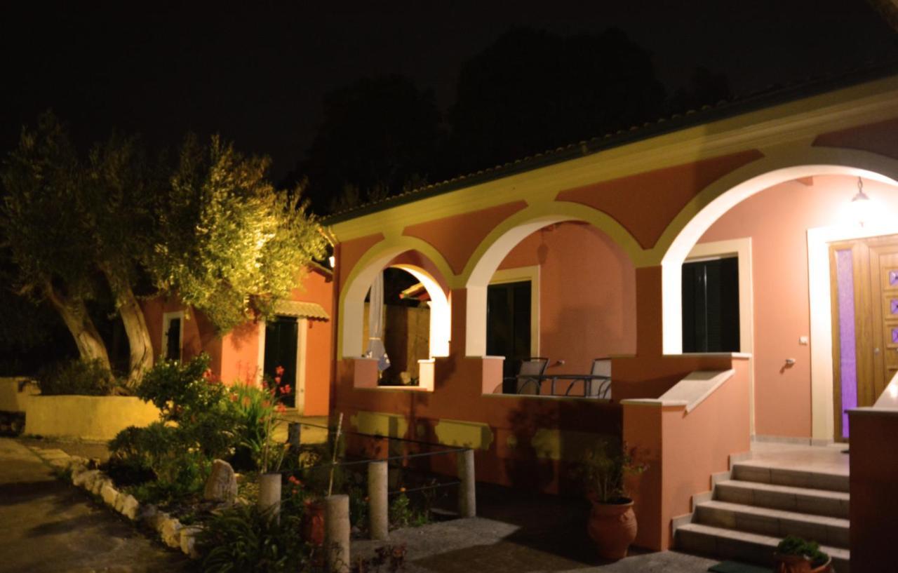 Villa Skafonas Sinarades Luaran gambar