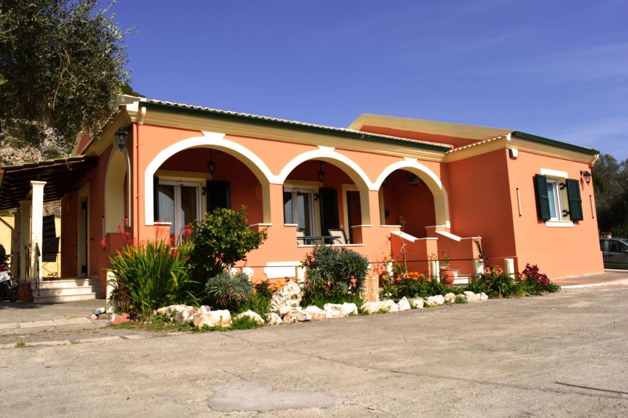 Villa Skafonas Sinarades Luaran gambar